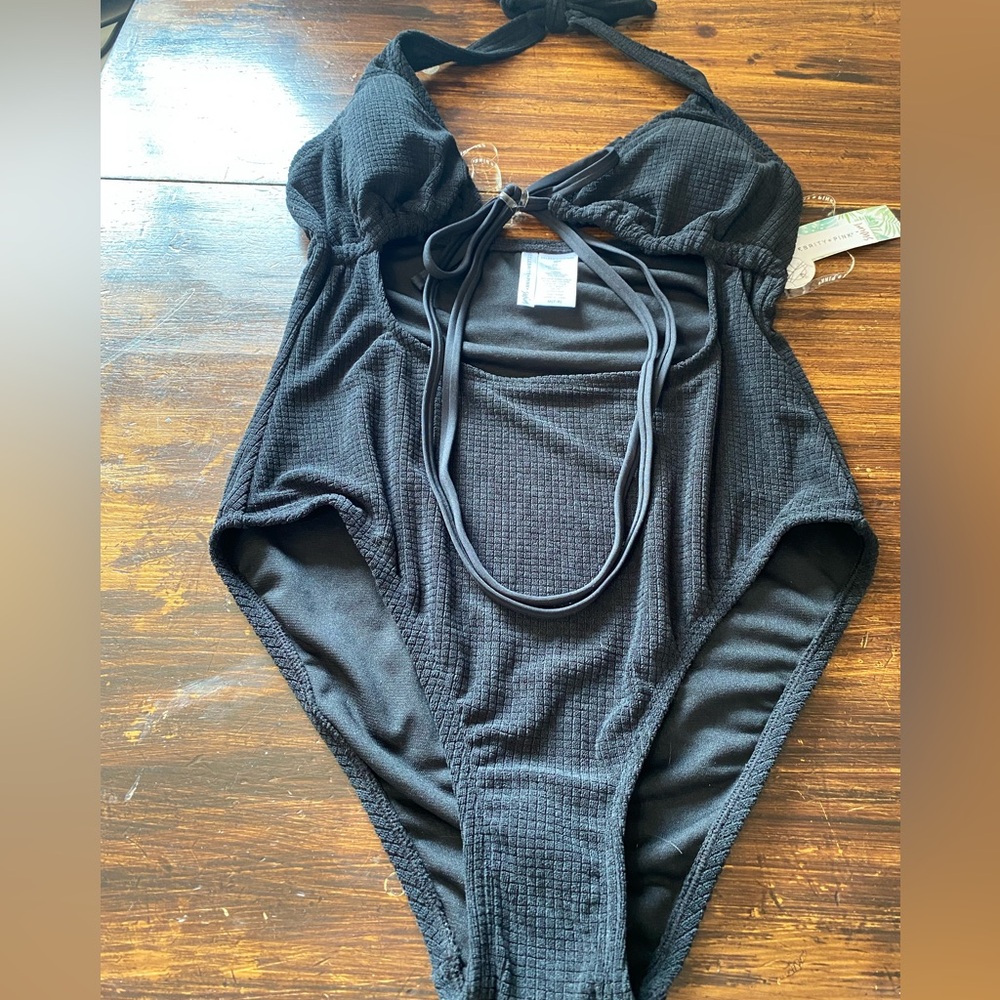 NWT Celebrity Pink Black bathing suit size medium
